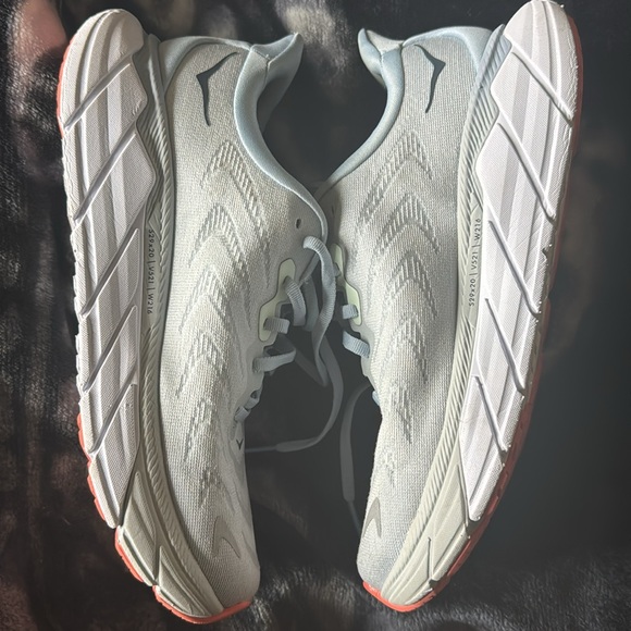 Hoka Arahi 6  for woman size 8:5 like new I buy them it said for man it were not - Picture 5 of 8